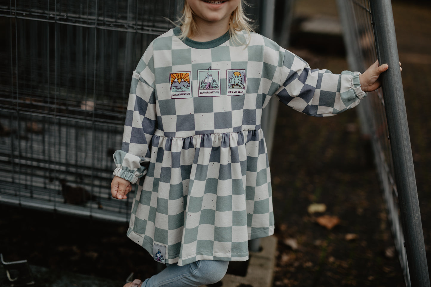 French Terry - Wild Outdoor Checkerboard - Hintergrundton "Dirty Milk"