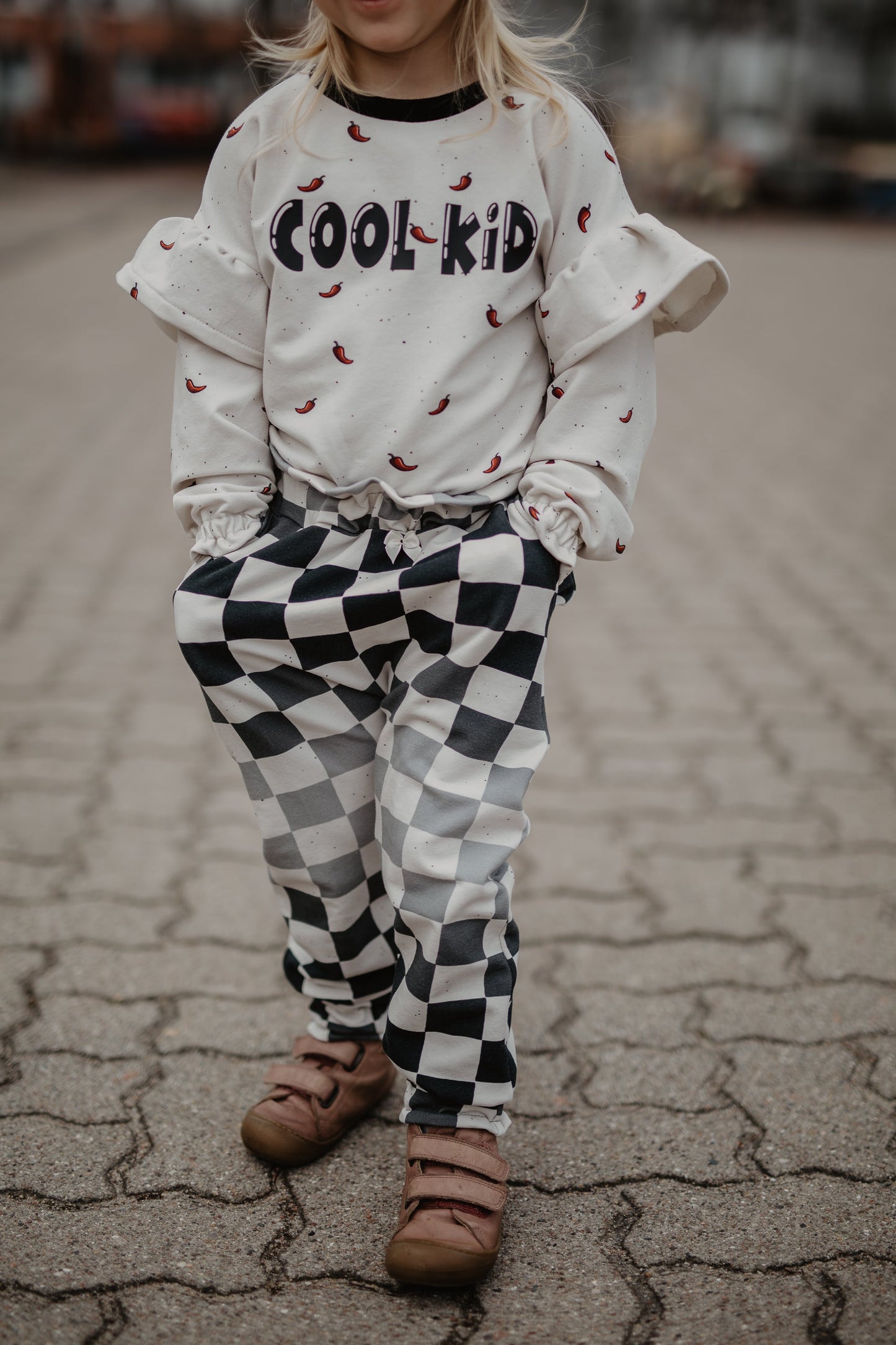 French Terry - Chili-Checkerboard - Hintergrundton "Dirty-Milk"